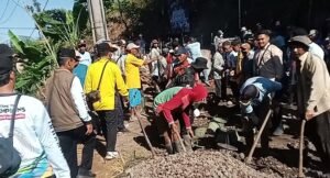 Gotong Royong Lobaan di Kadupandak Sukses Digelar, Puluhan Lembaga dan Warga Turun Tangan