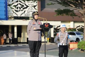 Polda Jabar Mengheningkan Cipta untuk Alm. Aipda Cecep Saeful Bahri yang Gugur dalam Tugas Saat Pengamanan Pesta Rakyat Garut