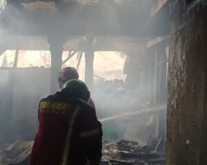 Kontrakan Di Kampung Babakan Saputra Desa Cibodas,Kecamatan Pacet Ludes Di Lahap Sijago Merah.