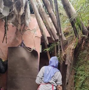 Nasib Malang  Mba Sri Hidup Sendirian Menghuni Rumah Ambruk
