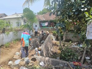 Laksanakan Usulan Warga, Pemdes Sukamanah Kecamatan Cugenang Bangun TPT Yang Sudah Diimpikan Sejak Lama