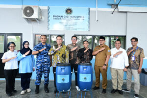 Komandan Lanud Husein Sastranegara Dampingi Wakil Menteri LH Tinjau Dapur Sehat Anak Bangsa (DSAB) SPPG Lanud Husein Sastranegara
