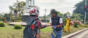 Laskar Merah Putih MACAB Cianjur Rutin Berbagi Makanan Dalam ‘Jumat Berkah’