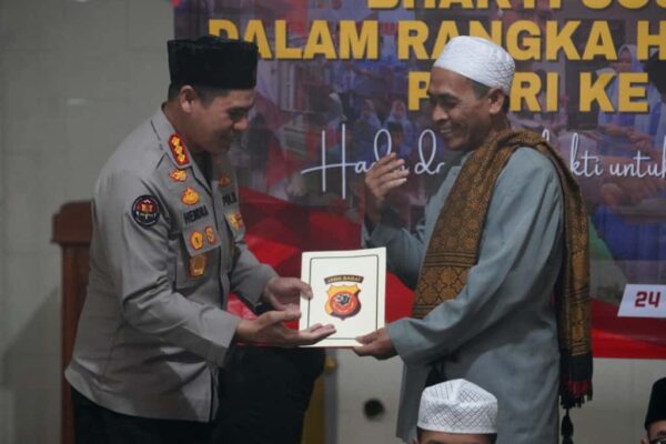 Sambut HUT Humas Polri Ke-74, Bid Humas Polda Jabar Bagikan Sembako Ke Pondok Pesantren Ulul Al Bab Bojongkoneng Cimenyan