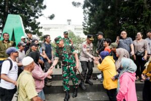 POLRI – TNI Kuatkan Sinergitas Melalui Bakti Sosial Akbar Rayakan HUT Ke-80 TNI di Bandung