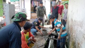 Gotong Royong Warga Kampung Pasekon Rapihkan Jalur Air Untuk Tiga RW Di Desa Cipendawa