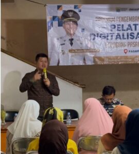 Para Pedagang Pasar Cipanas Mengikuti Pelatihan Digitalisasi UMKM Dari Tim Ahli