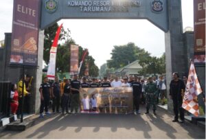 Tingkatka Kebugaran Fisik Serta Bangun Kebersamaan, Danrem 062/TN Olahraga Jalan Santai Bersama Masyarakat.