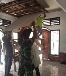 Dari Cangkul ke Cat Tembok: Warga Wangunjaya Buktikan Gotong Royong Tak Pernah Pudar