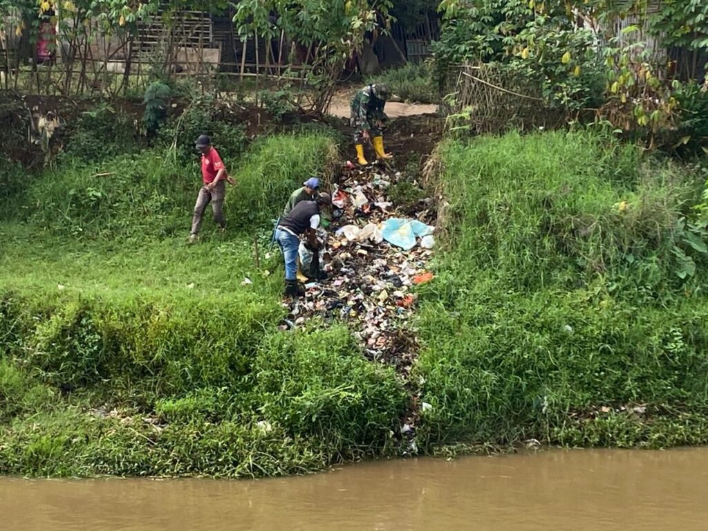 TPS Liar di Bantaran Citarum Jadi Masalah Bukan Solusi