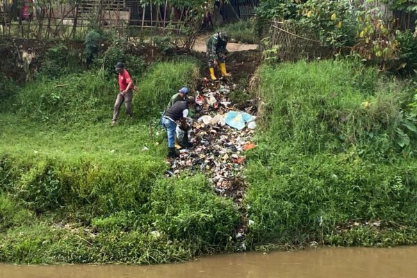 TPS Liar di Bantaran Citarum Jadi Masalah Bukan Solusi